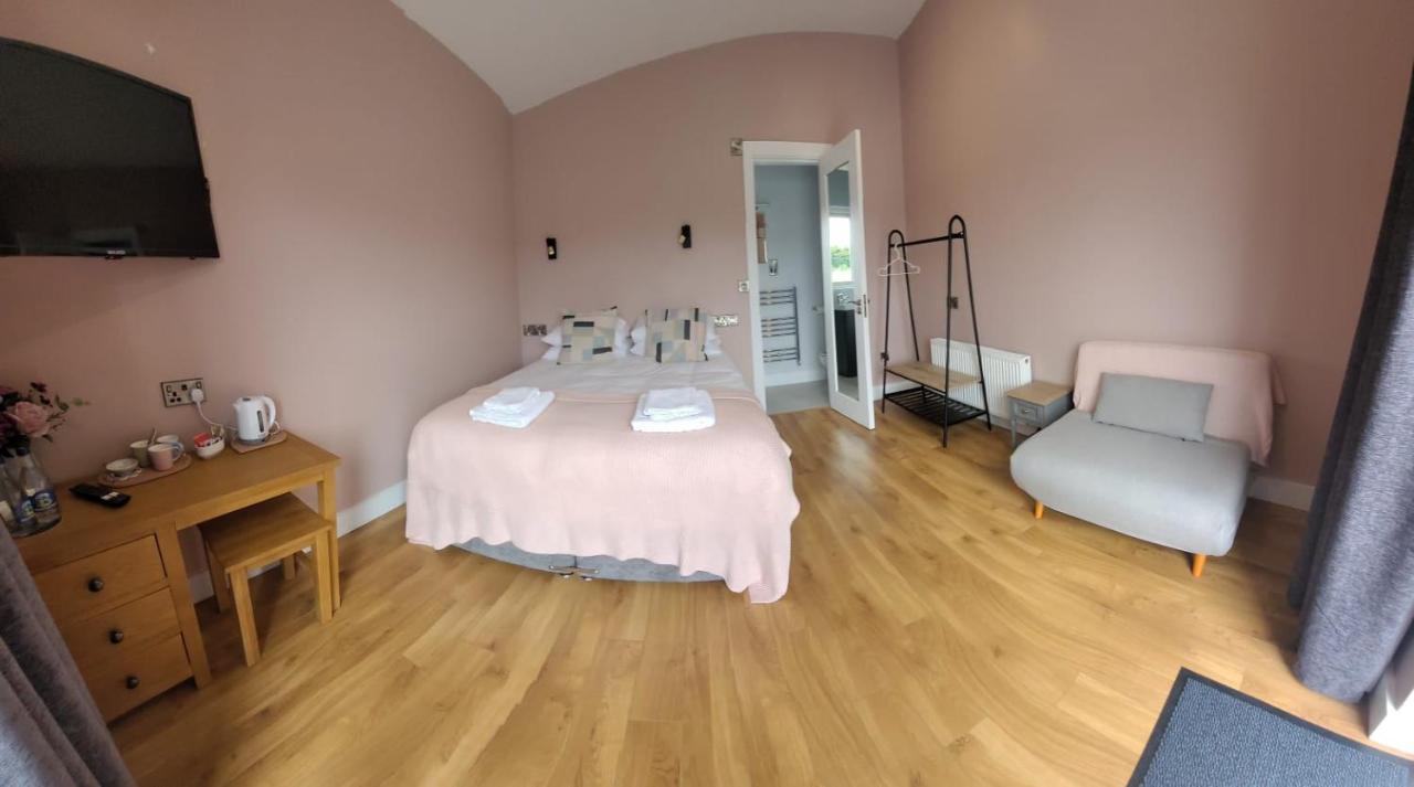 Stoneyford Luxurious Cabins エクステリア 写真