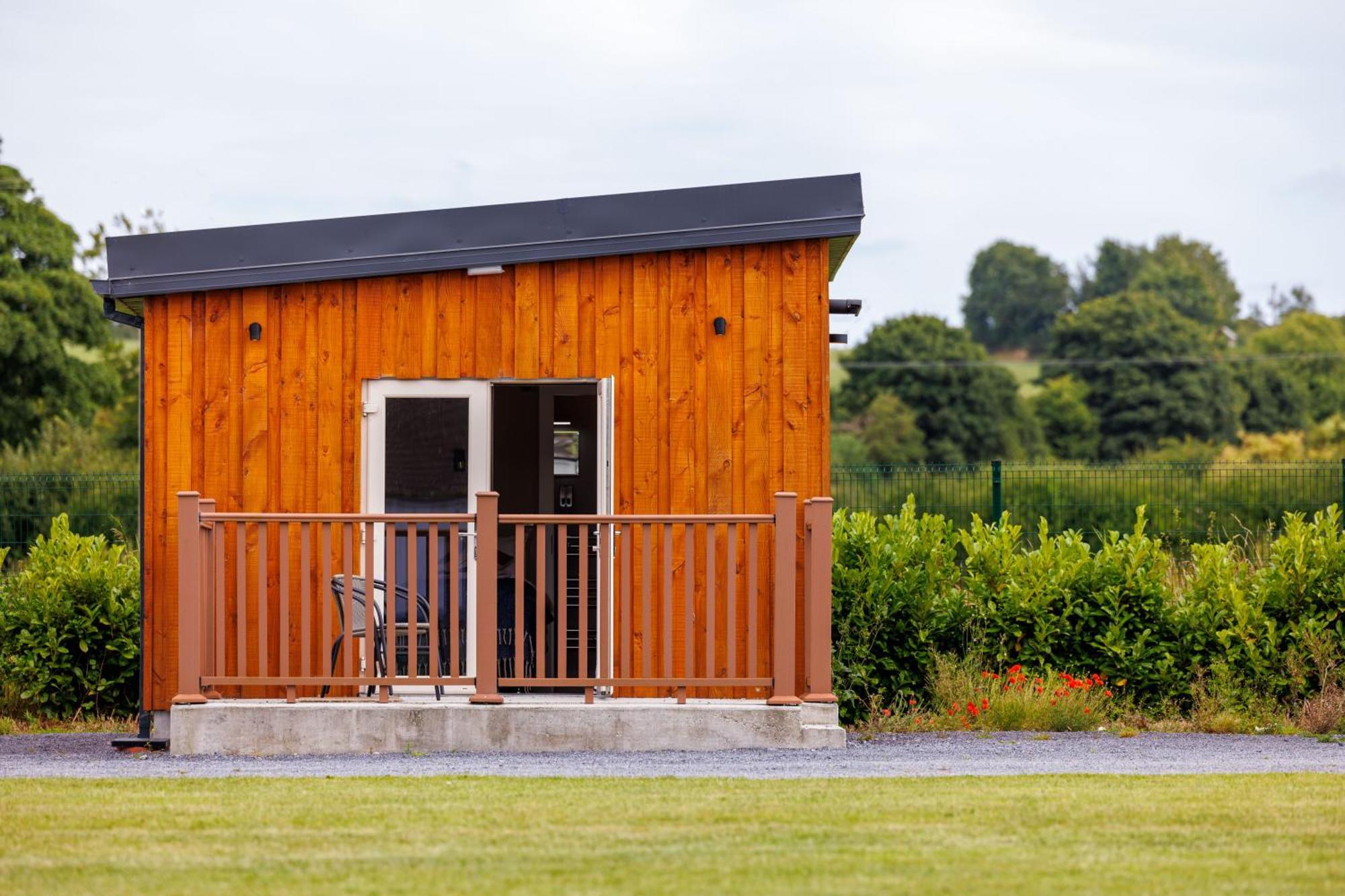 Stoneyford Luxurious Cabins エクステリア 写真