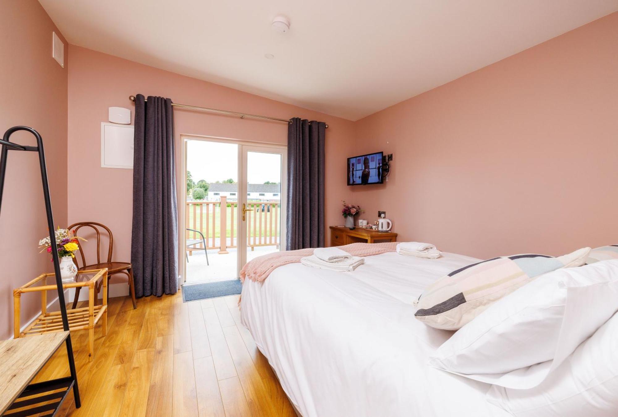 Stoneyford Luxurious Cabins エクステリア 写真